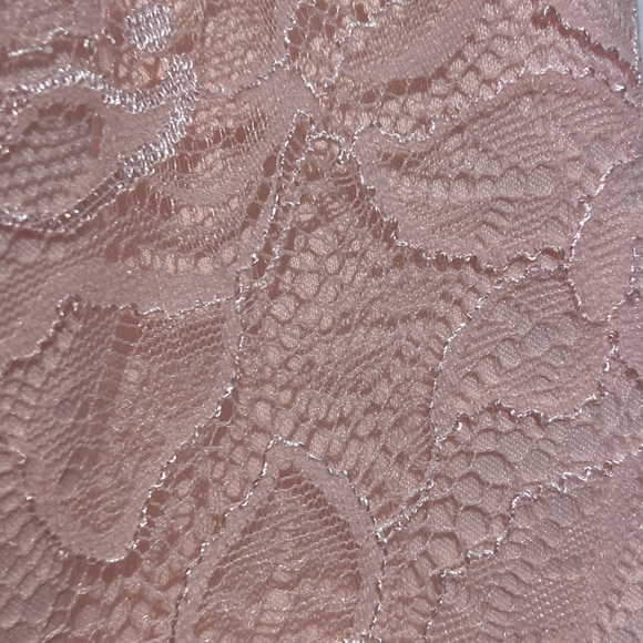 Pink laced dress - Picture 4 of 4